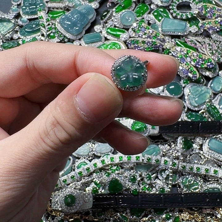 翡翠颈饰未镶嵌天然A货翡翠放漏