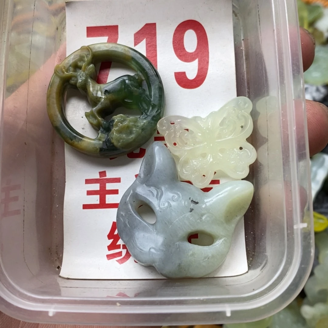 蛇纹石玉挂坠未镶嵌