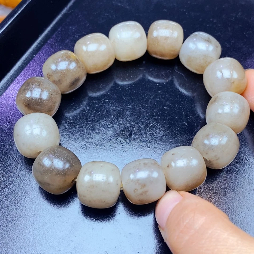 未镶嵌石英质玉(黄龙玉)颈饰