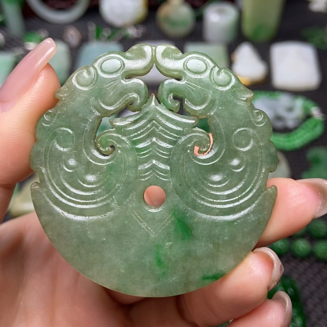 翡翠未镶嵌挂件清