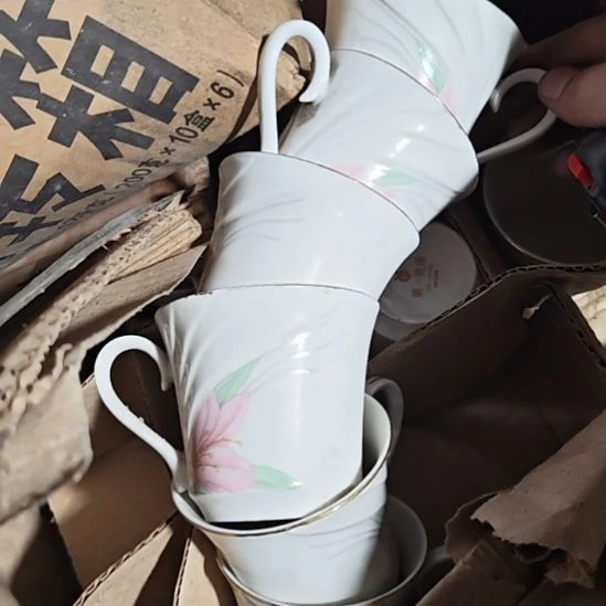 茶盏陶瓷盘子碗啥都有