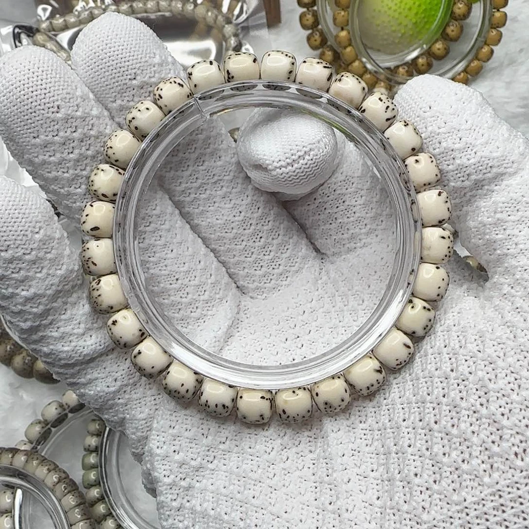 星月菩提吊坠半壁留白河豚石玉料同树同枝