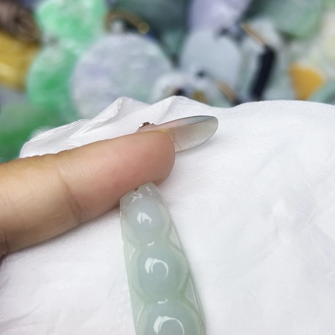 翡翠未镶嵌颈饰11