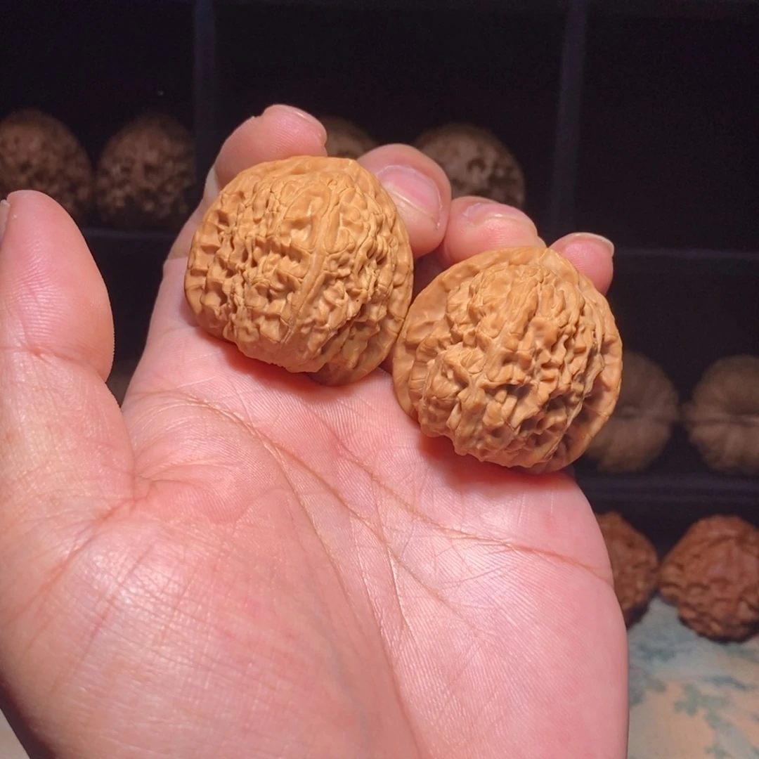 文玩核桃把件全品37+满肉三角白