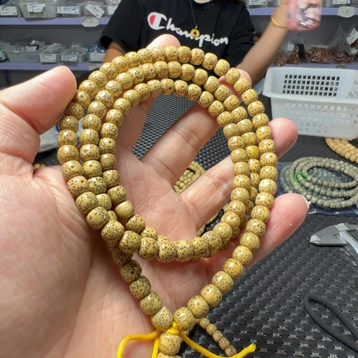 星月菩提手串鸡油黄8×7左右108颗
