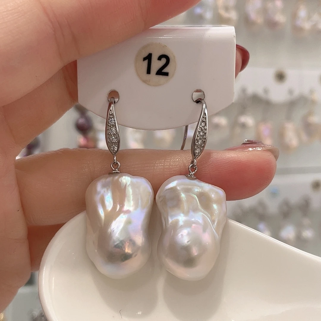 伊***学颈饰淡水珍珠未镶嵌