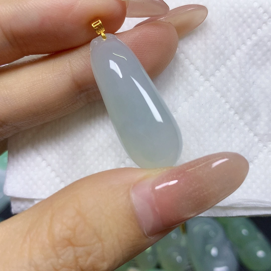 颈饰18K金镶嵌翡翠挂件