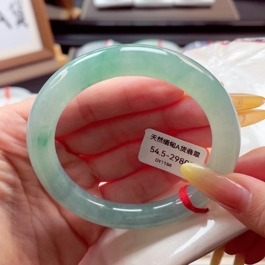 翡翠手镯未镶嵌5455圈9930