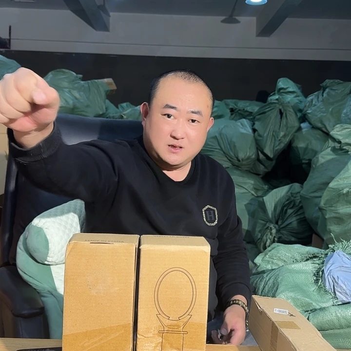 Lucky嗷嗷炸炸043