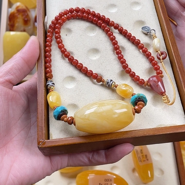 蜜蜡吊坠(赠链)未镶嵌15.3克