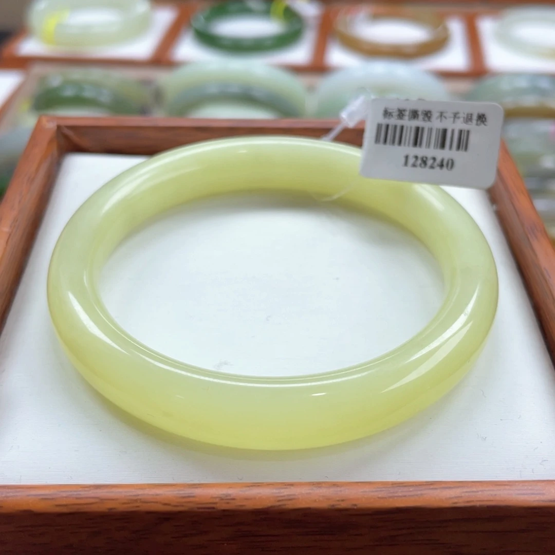 【闪购商品】未镶嵌手镯和田玉6 57/58 黄口