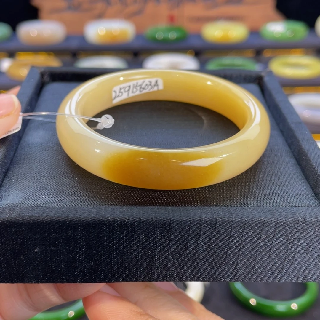 未镶嵌手镯和田玉-糖中糖51