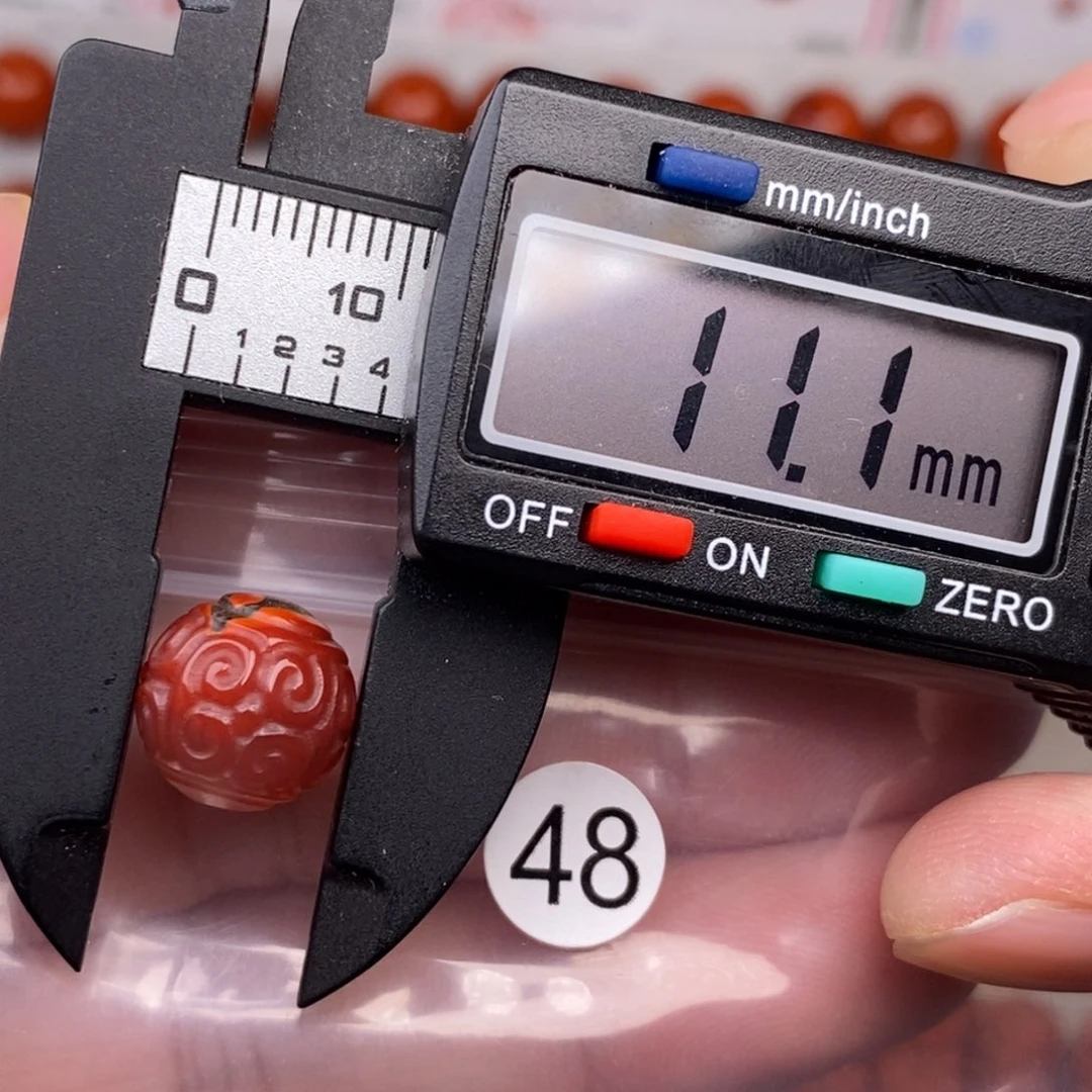 南红玛瑙未镶嵌配饰有瑕疵