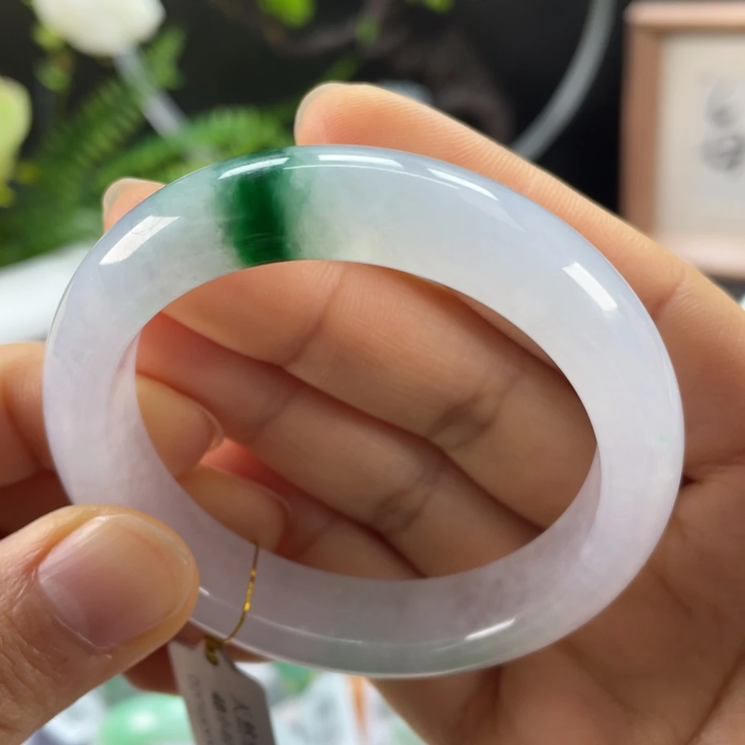 翡翠手镯未镶嵌粉紫色飘绿花