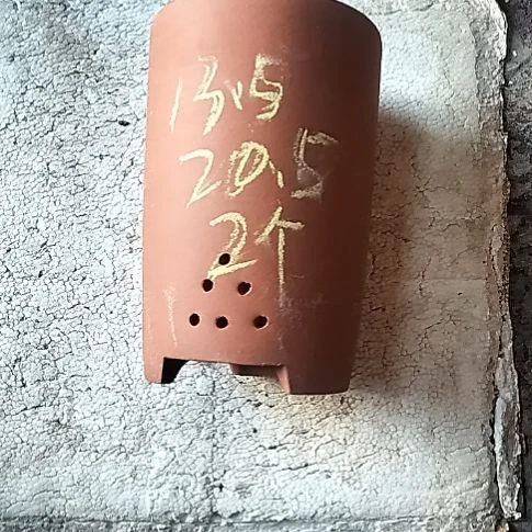 红泥大笔筒两个花盆