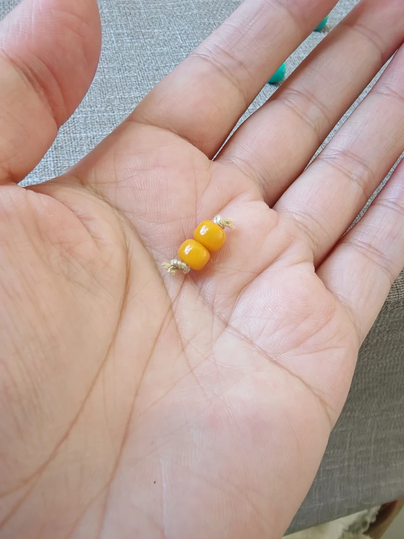 6mm微多面老邢一对蜜蜡