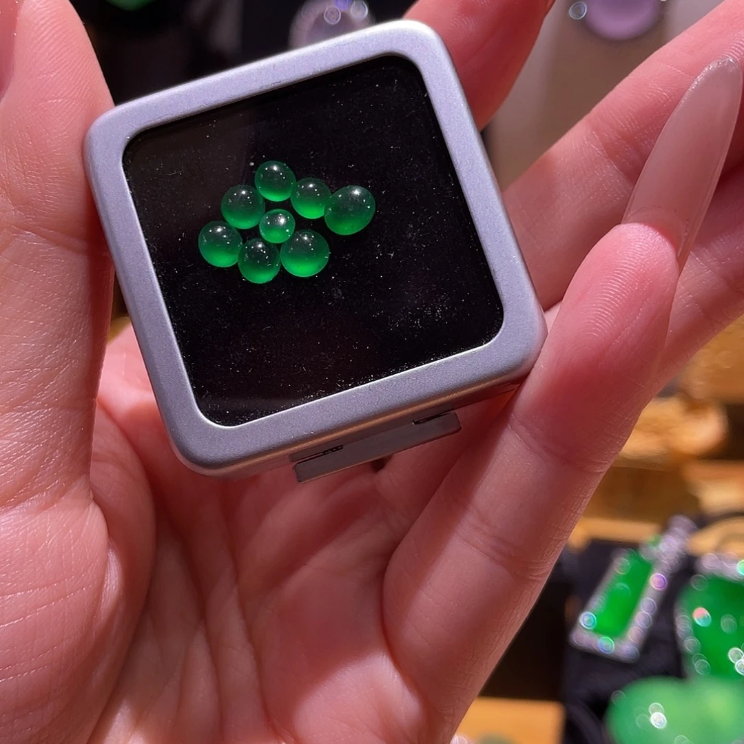 翡翠散珠小蛋面一手8个