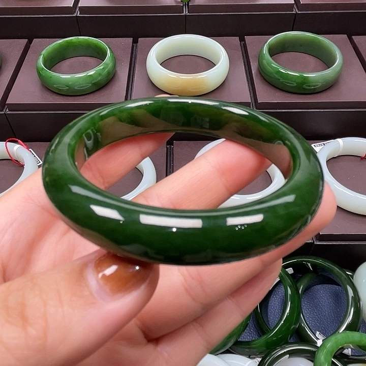 和田玉未镶嵌手镯