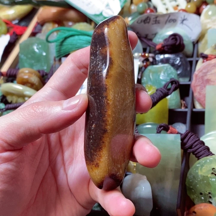 蛇纹石玉颈饰未镶嵌