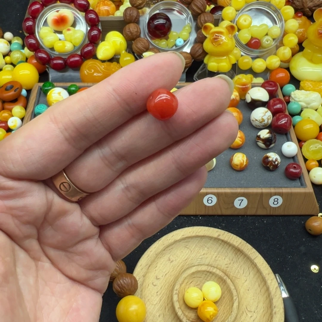 麋***。琥珀未镶嵌颈饰配饰