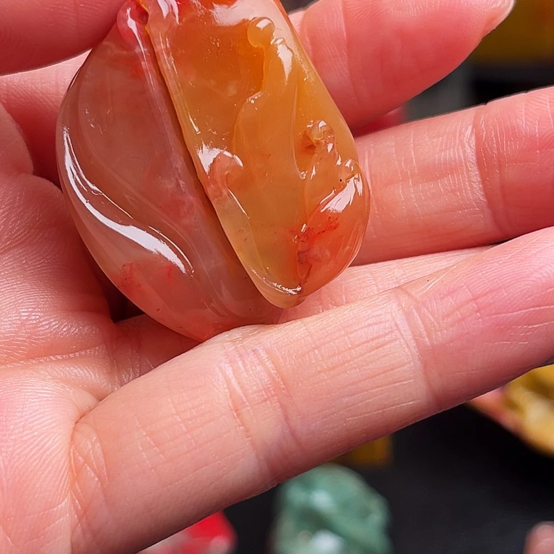 巴林石其他鸡血石挂件