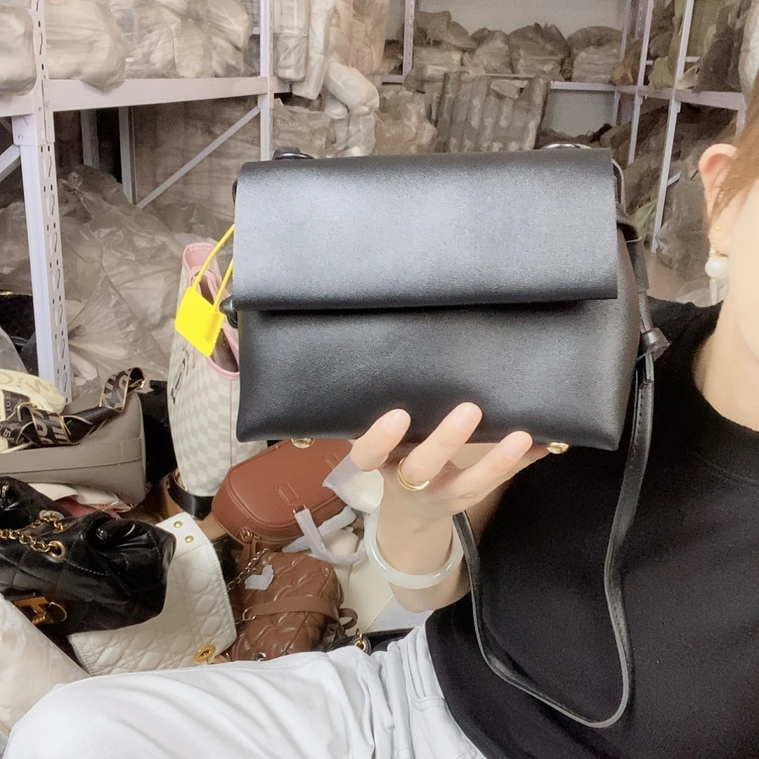 蚕丝小牛剖层皮革PU