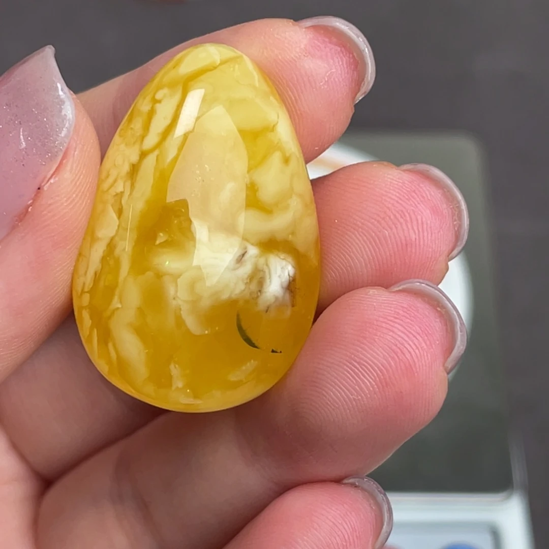 未镶嵌琥珀裸石微瑕231