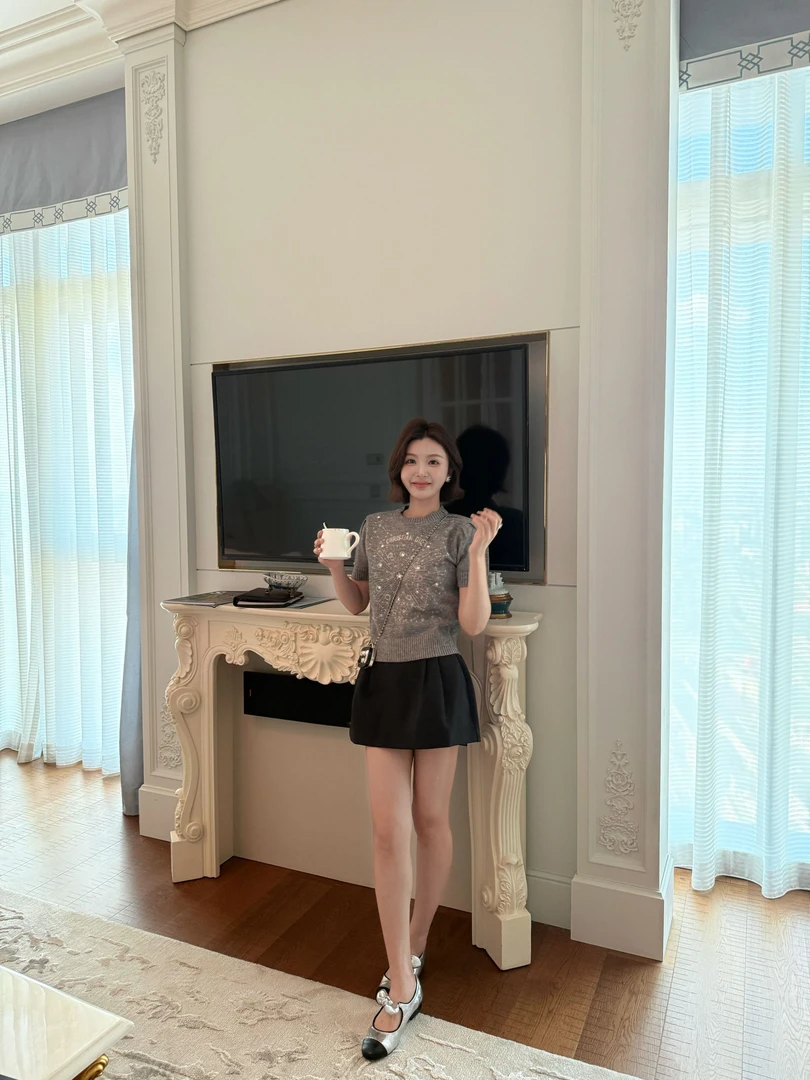 XUEXUE丨金丝线亮片烫钻钉珠针织上衣GD25-ZZ510