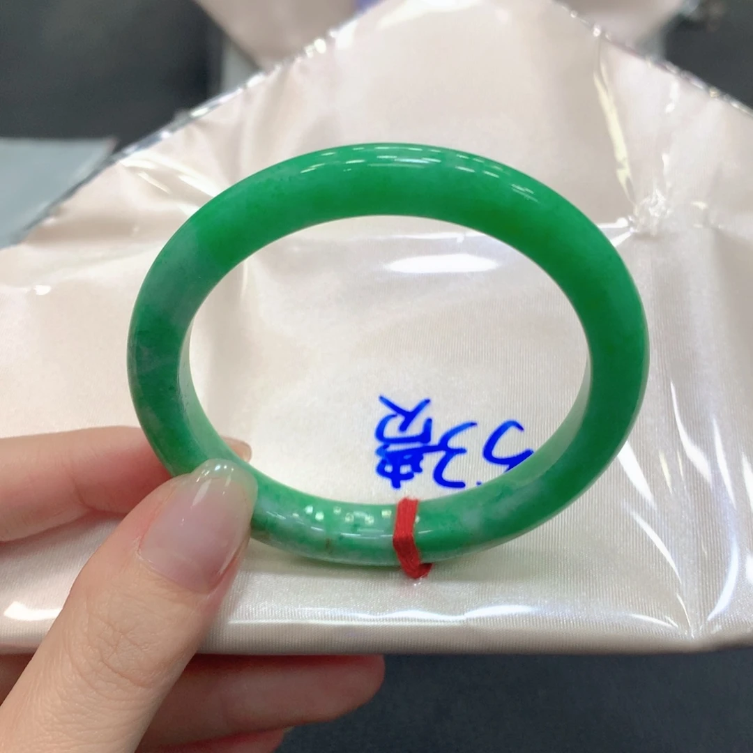 翡翠未镶嵌手镯贵妃18