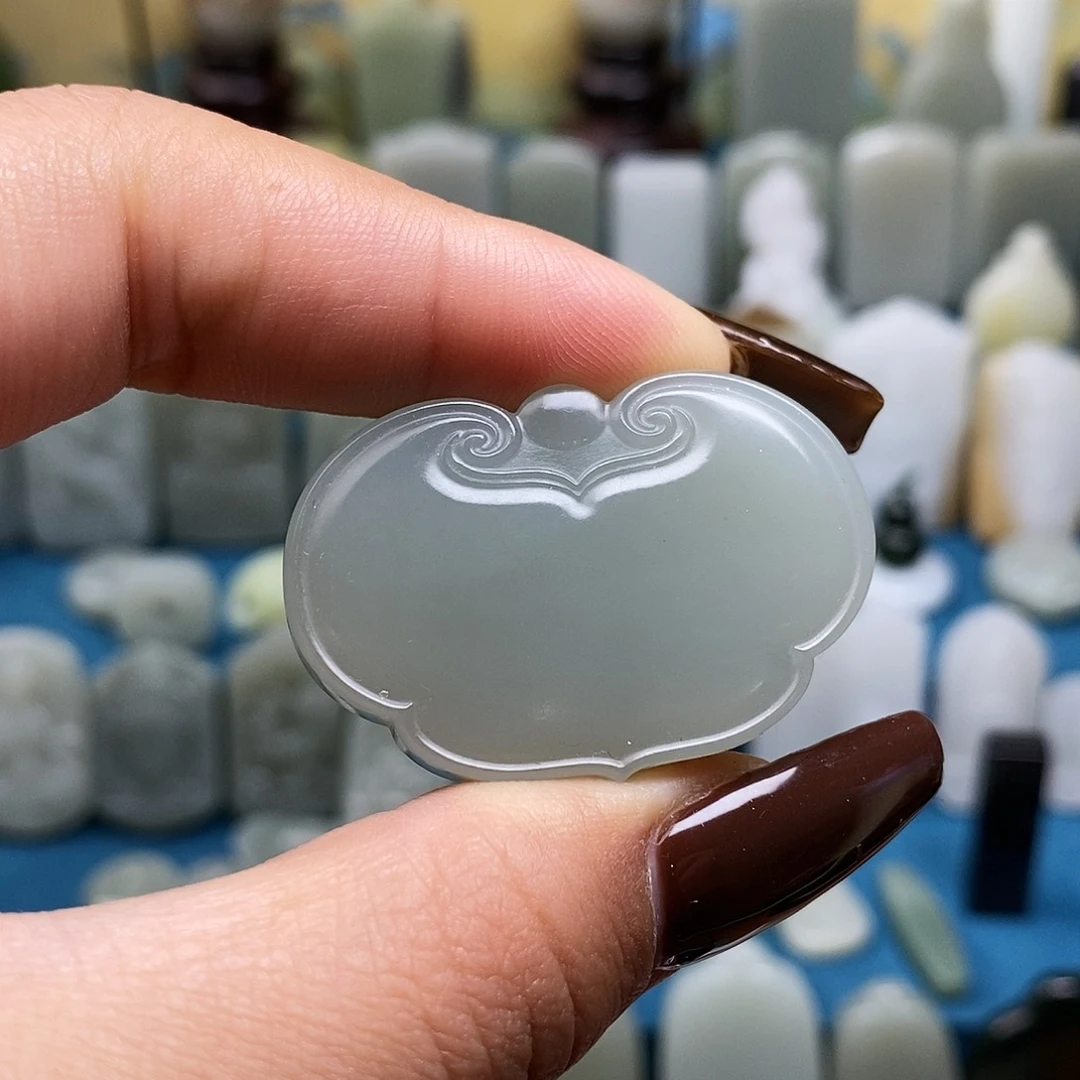 颈饰未镶嵌和田玉（糖玉）