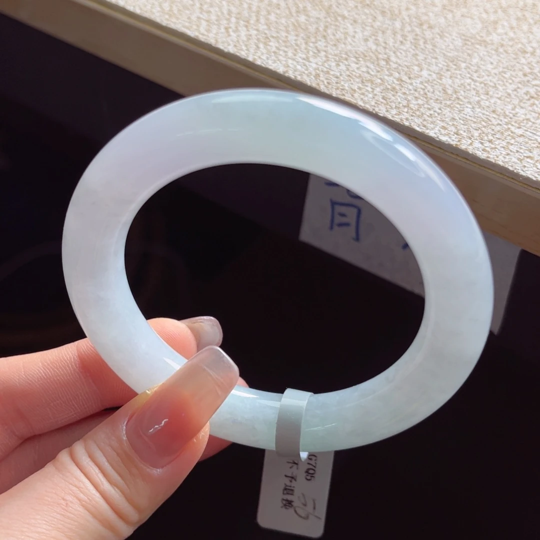 翡翠手镯未镶嵌手镯