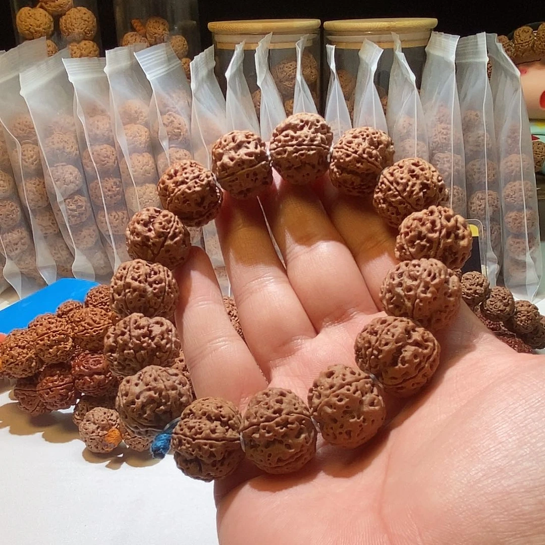 吊坠金刚菩提满肉镂空蜂王21mm
