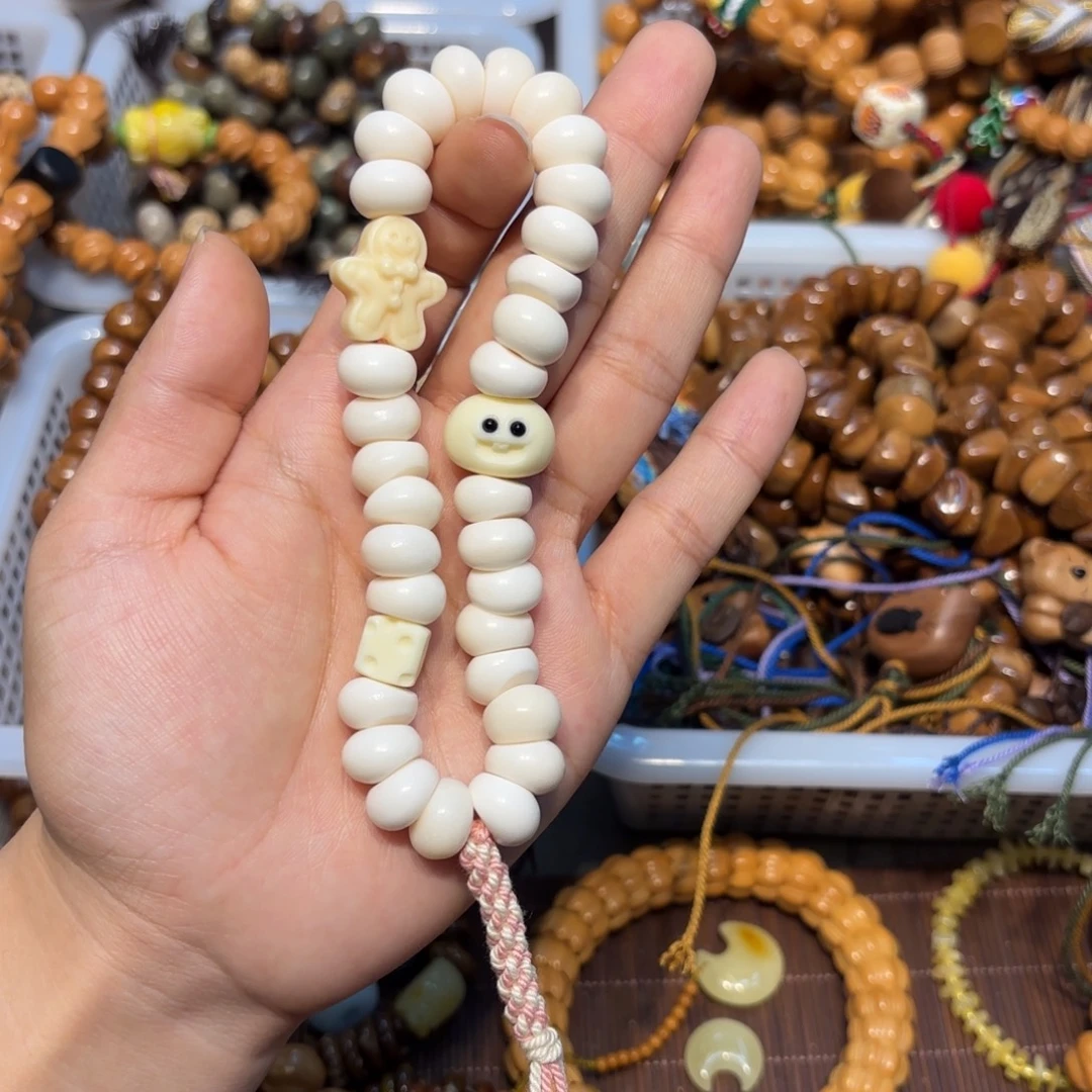 白玉菩提吊坠牛骨蒜瓣大肠手持