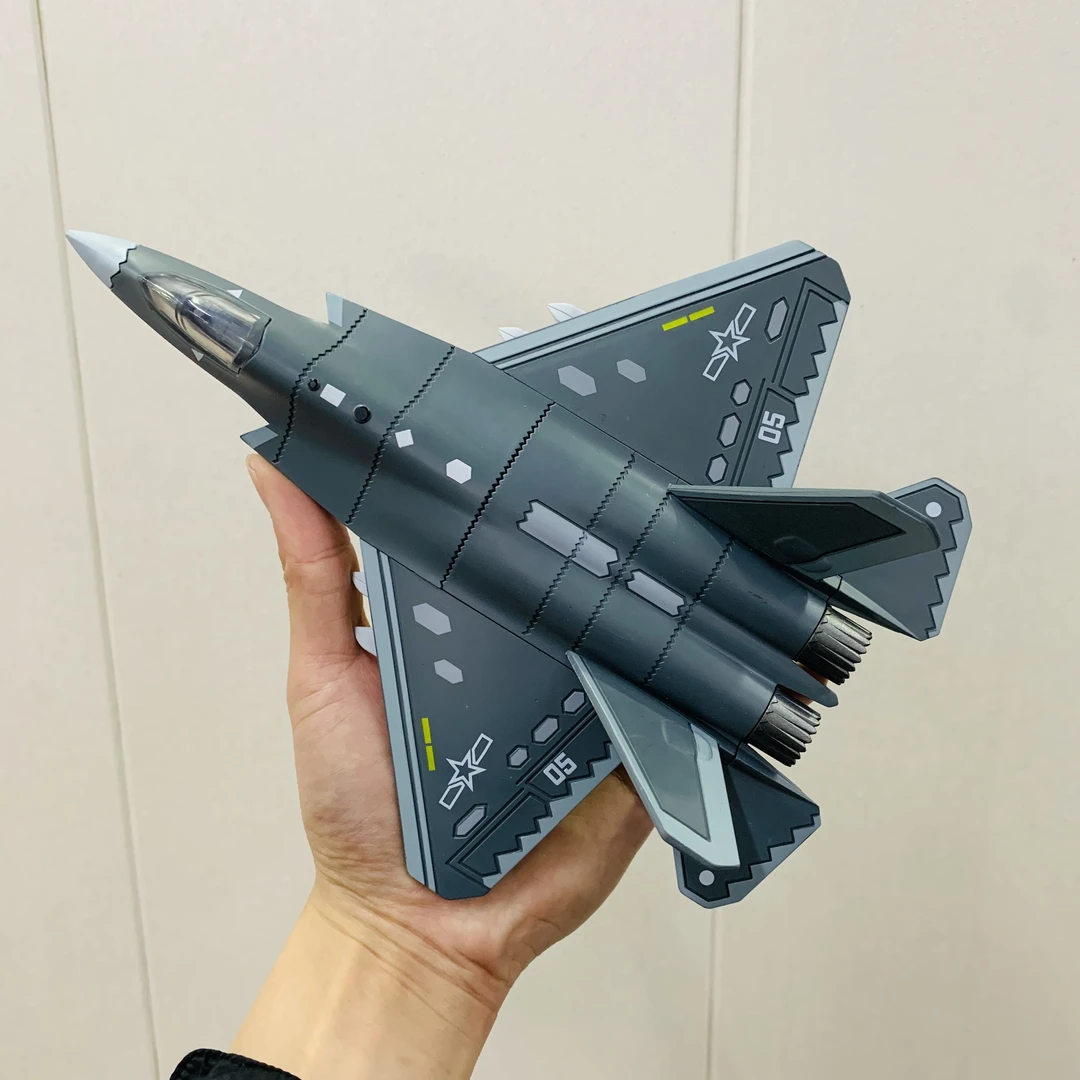 【歼35战斗机拼装模型】1:72比例，ABS工程塑料材质，需要自己拼装