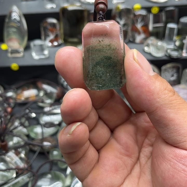 未镶嵌吊坠(赠链)水晶