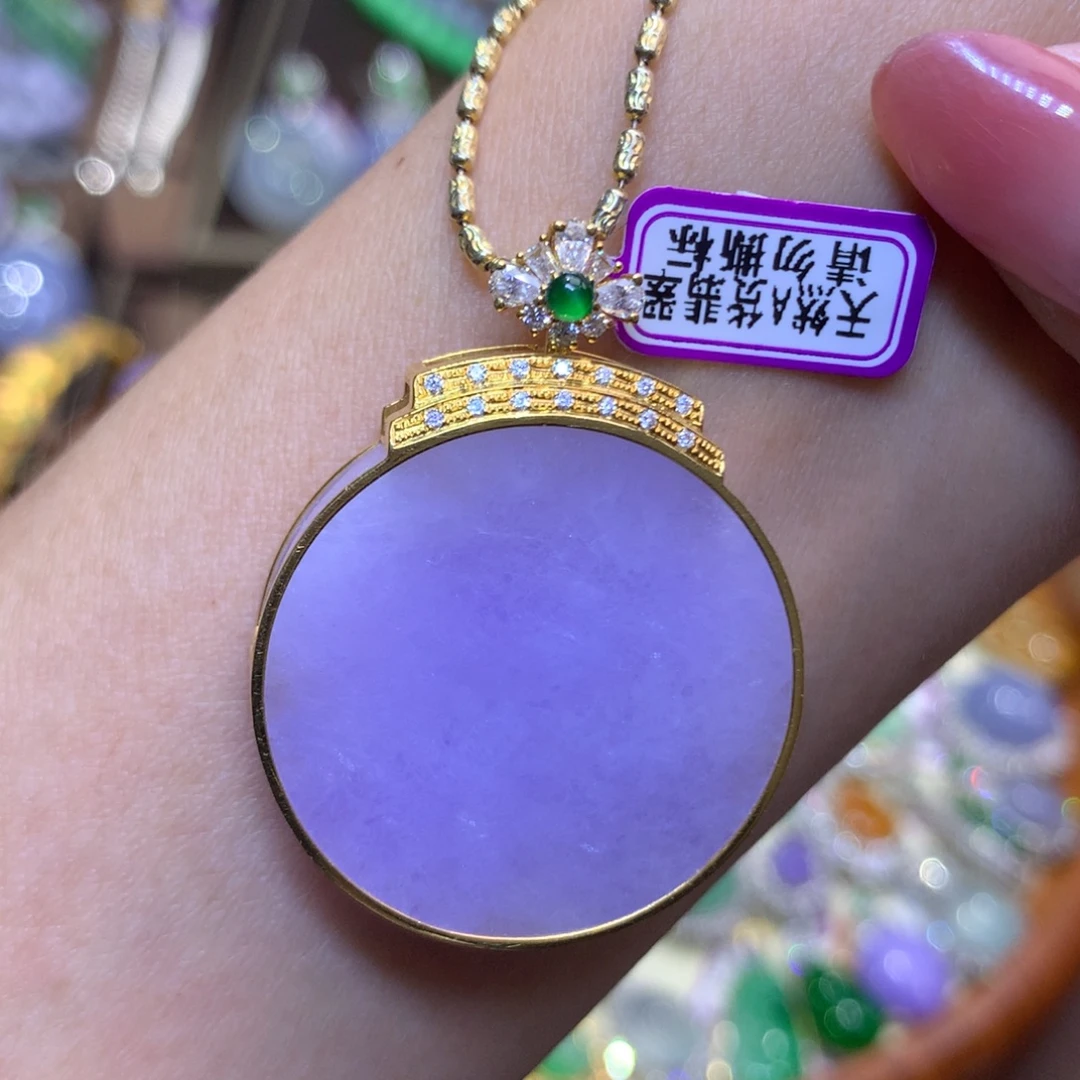 翡翠18K金镶嵌颈饰