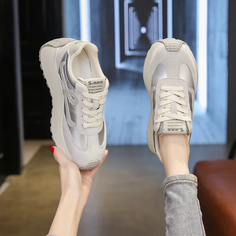 华夫阿甘鞋女2025秋季新款百搭板鞋厚底增高爆款小蛮腰运动休闲鞋