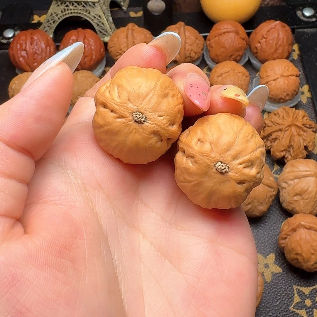 红***军文玩核桃把件龙珠