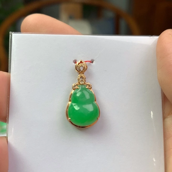翡翠18K金镶嵌颈饰翡翠吊坠