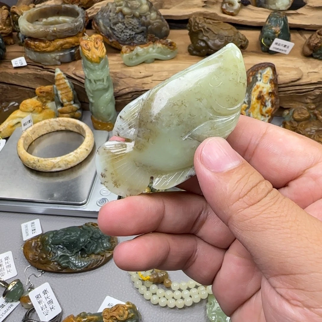 岫岩老玉（透闪石质玉）未镶嵌珠宝奇石