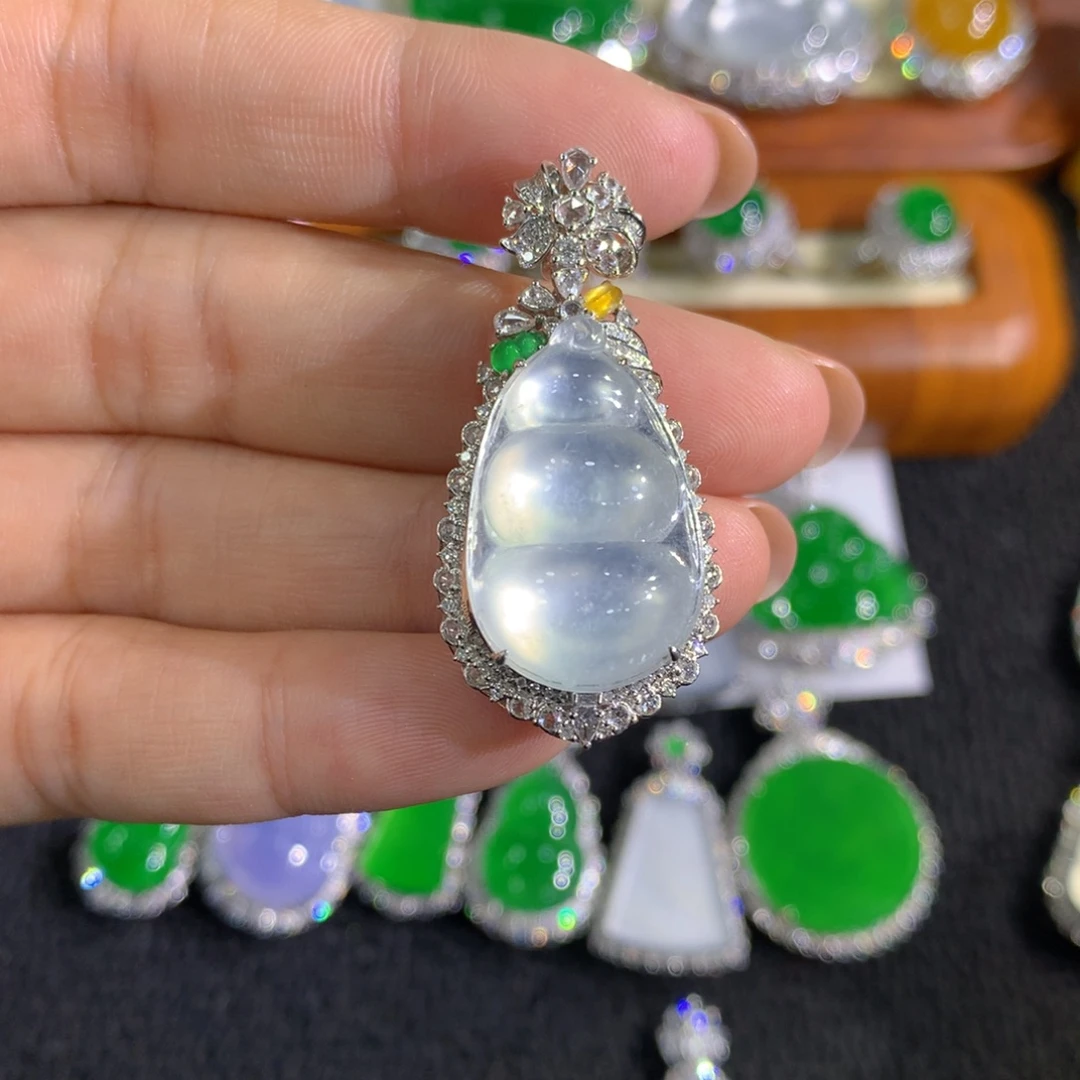 翡翠18K金镶嵌颈饰