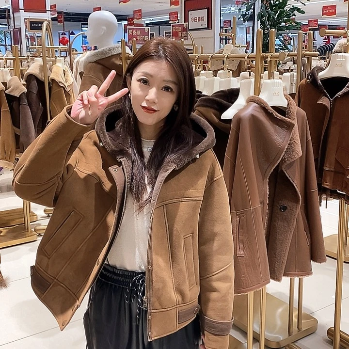 初晓皮草外套搭配
