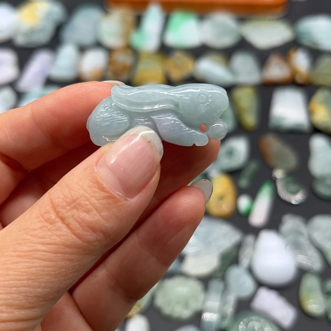 【闪购商品】翡翠颈饰未镶嵌兔子