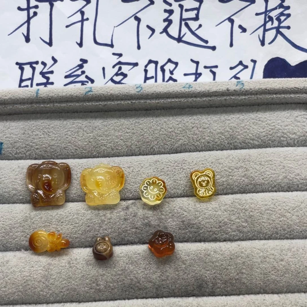 琥珀裸石未镶嵌游****鱼天然琥珀