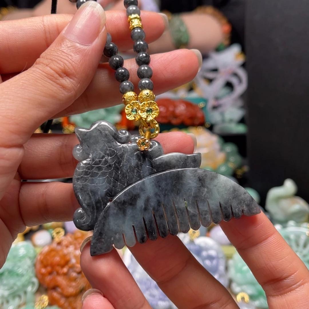 翡翠未镶嵌颈饰gvghhhhhhghhhhhn