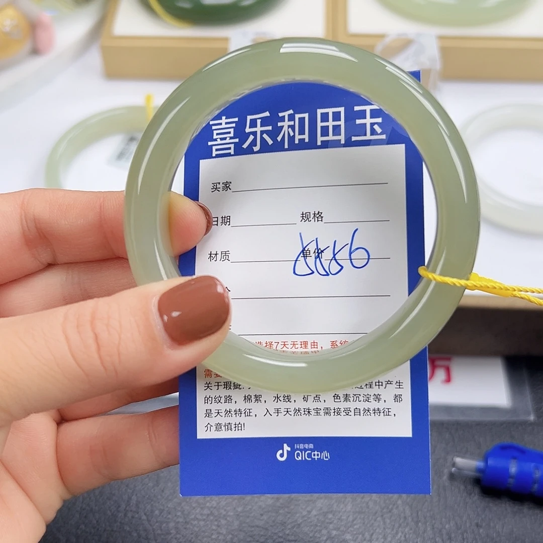 和田玉未镶嵌手镯