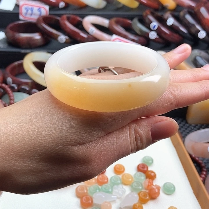 石英质玉手镯未镶嵌T****友