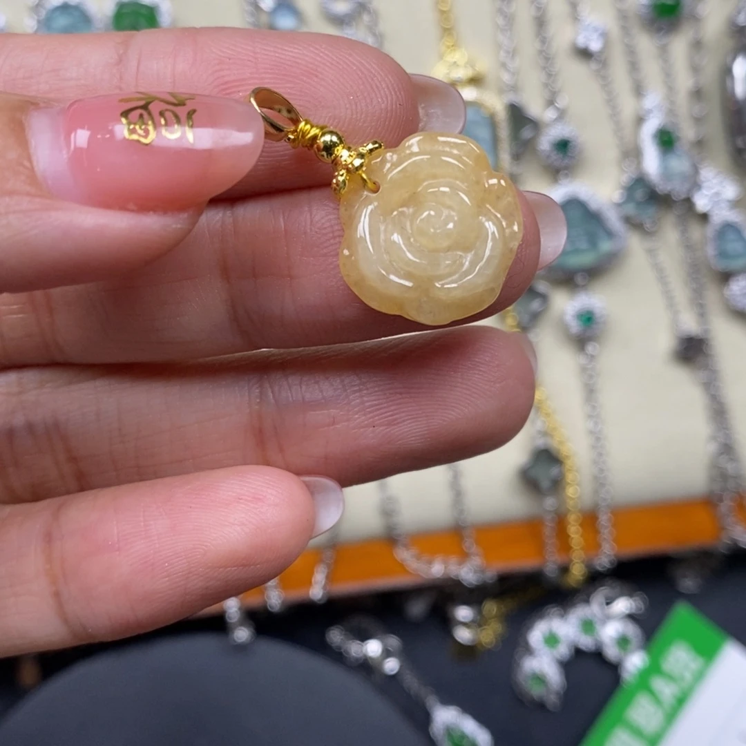 翡翠颈饰未镶嵌翡翠