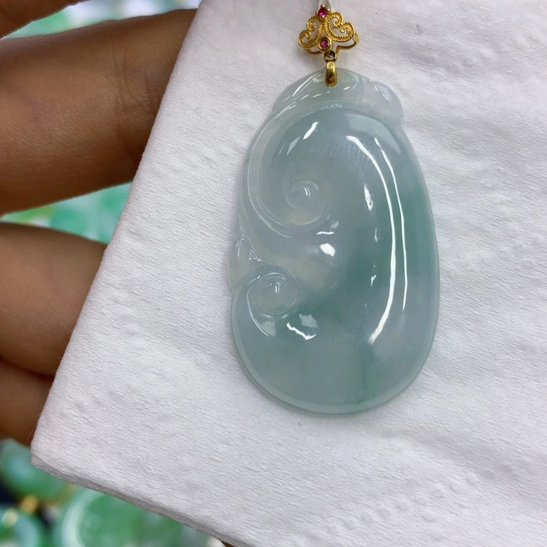 翡翠18K金镶嵌颈饰