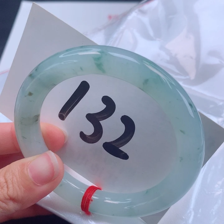 翡翠手镯（圆镯）未镶嵌飘花